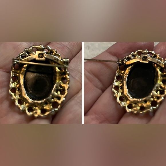 Updated- Vintage gold double rose etched brooch - Picture 6 of 9